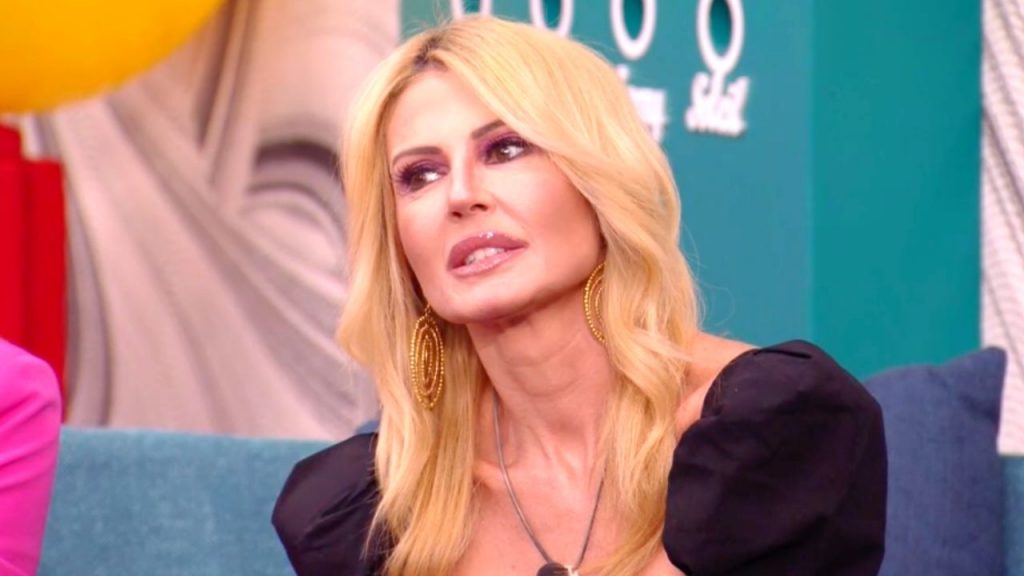 GF Vip, prevista guerra in puntata: Sonia Bruganelli replica a Nathaly Caldonazzo 42 Nathaly Caldonazzo al GF Vip