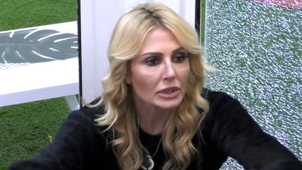 Nathaly Caldonazzo, scoppia la polemica al GF Vip: bufera dopo la frase omofoba 41 Nathaly Caldonazzo al GF Vip