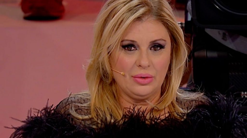 Uomini e Donne, la sfilata: Tina critica l'esibizione di Gemma 43 Tina Cipollari sfilata Gemma