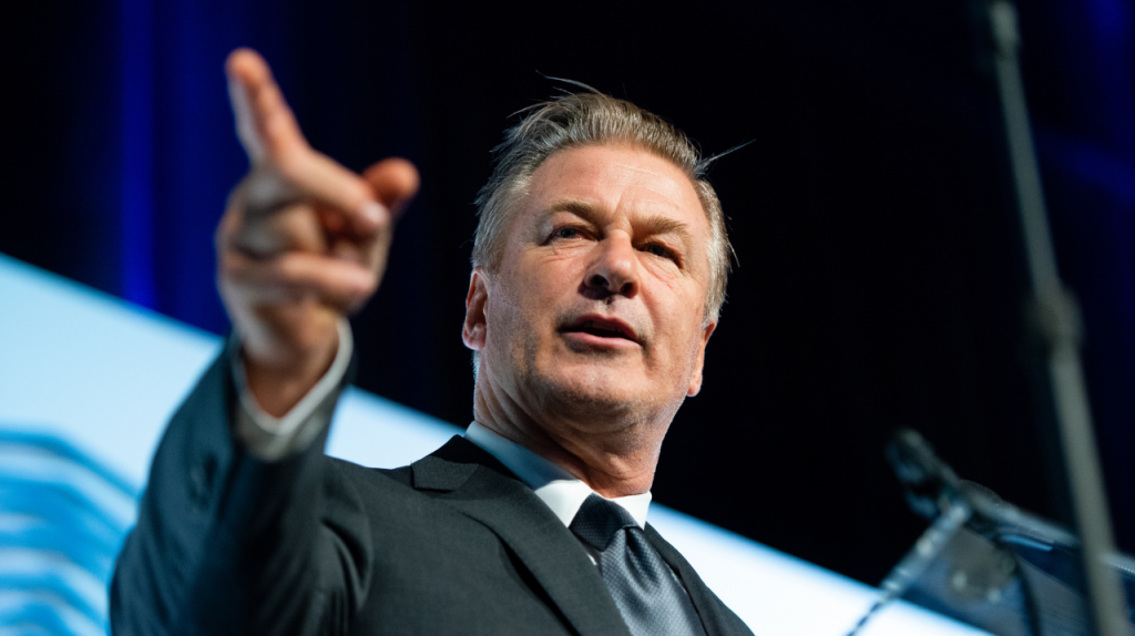 Alec Baldwin e la tragedia di Rust: la famiglia della Hutchins fa causa all'attore 42 Alec Baldwin attore