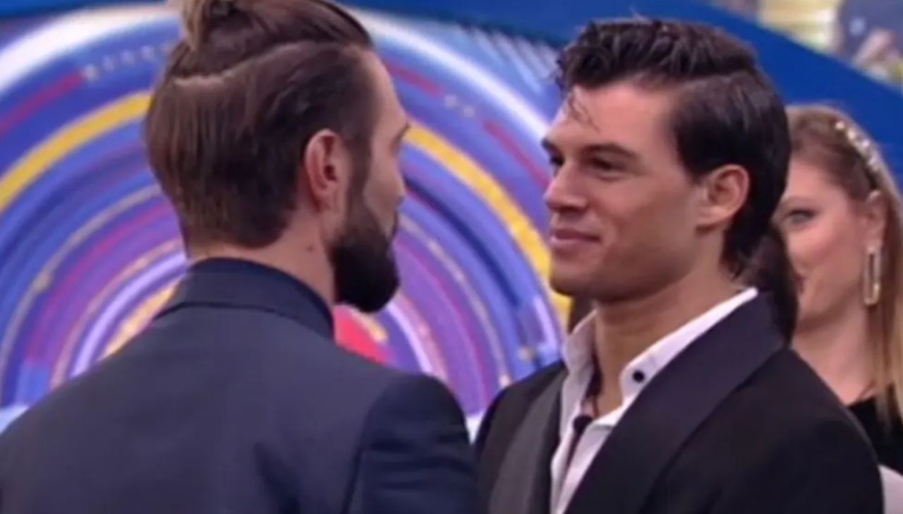 Alex rilancia la proposta di Delia ad Antonio Medugno: "Possiamo andare io, te e lei in vacanza" 41 Antonio Medugno Alex Belli GF Vip