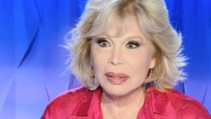 Amanda Lear nuda per Playboy: “Mi imbarazza ancora”