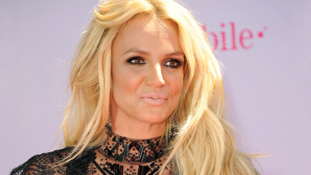 Britney Spears con vestito in pizzo nero