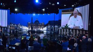 Che cosa ci faceva il Papa in quel negozio? La risposta di Francesco