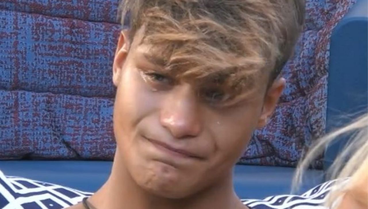 Denis Dosio: la scritta shock sulla macchina della madre 41 Denis Dosio GF Vip