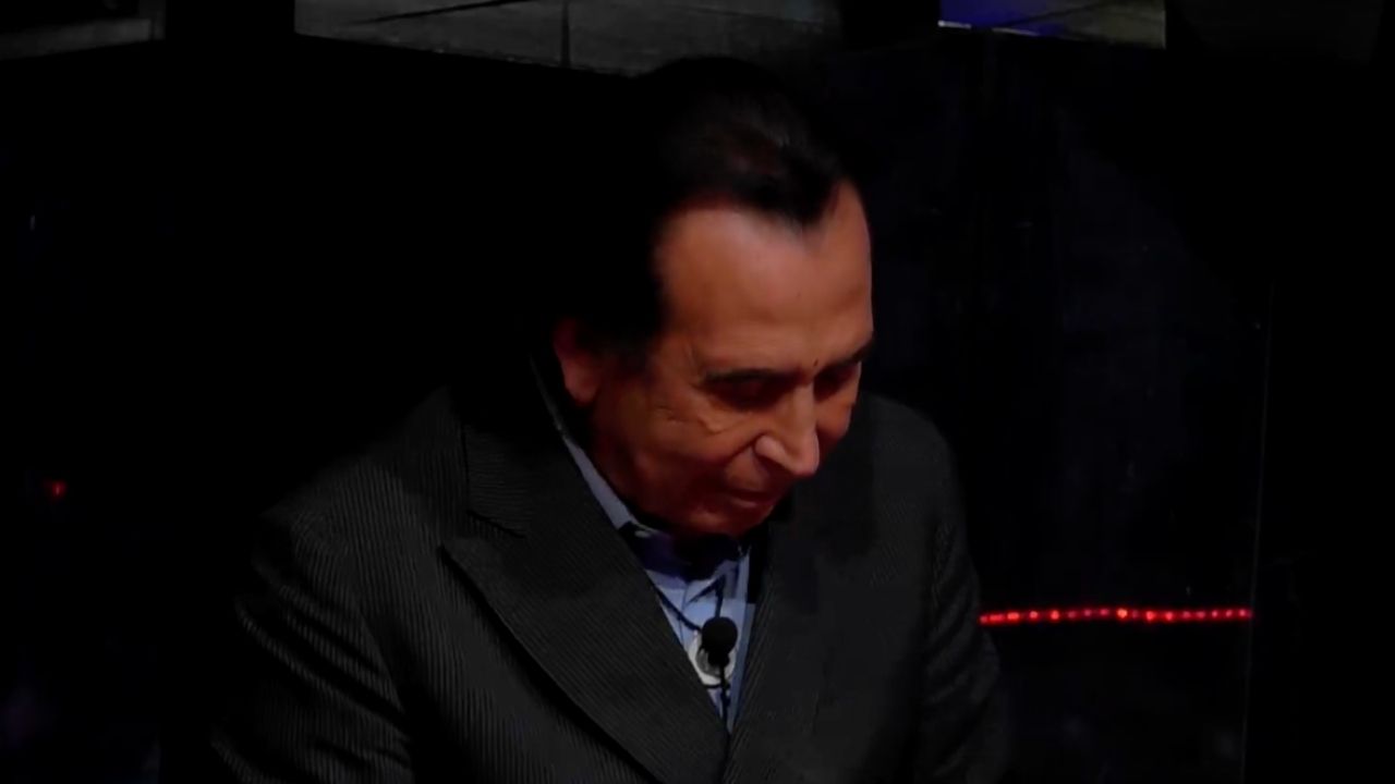 Giucas Casella infrange le regole durante le nomination: Signorini lo becca in diretta 41 Giucas Casella nomination