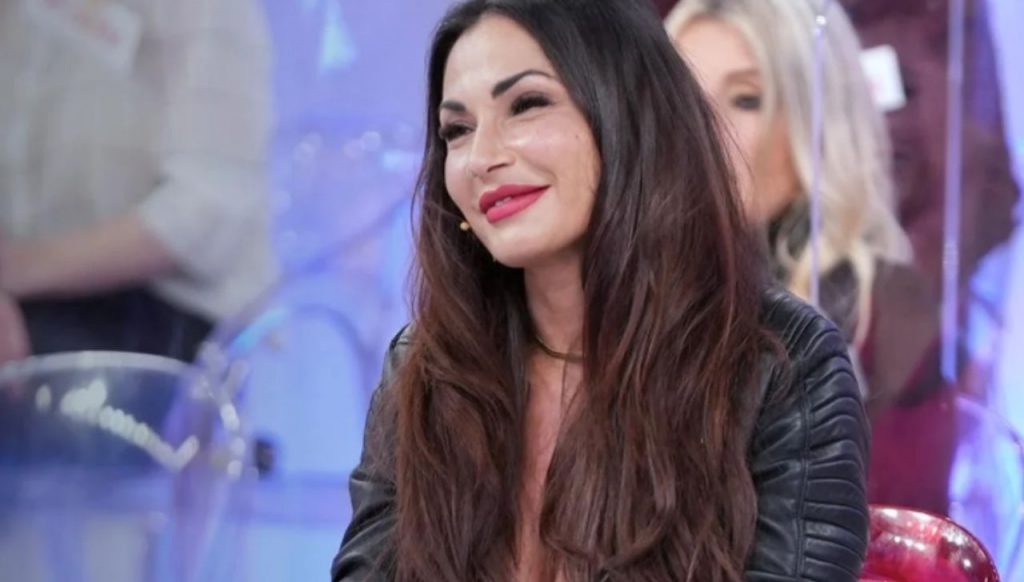 Uomini e Donne: caos in studio e rissa sfiorata 42 ida platano uomini e donne