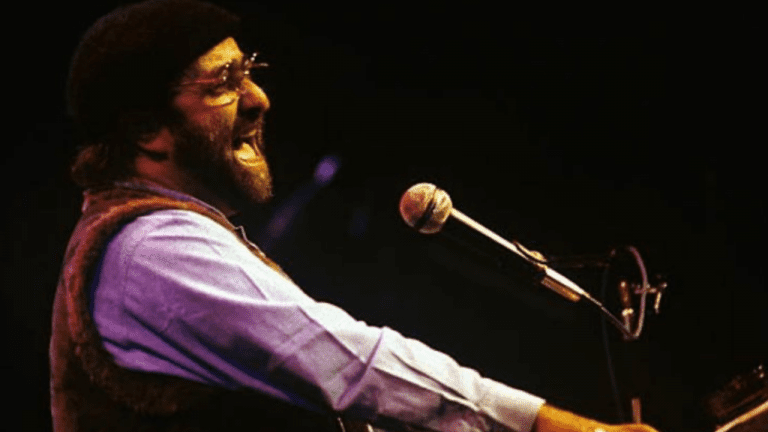 Il cantante bolognese Lucio Dalla