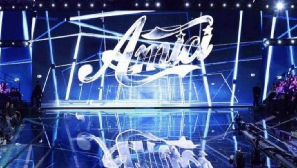 Amici di Maria De Filippi: i primi 4 concorrenti e la conferma del direttore artistico per il serale 42 Amici studio