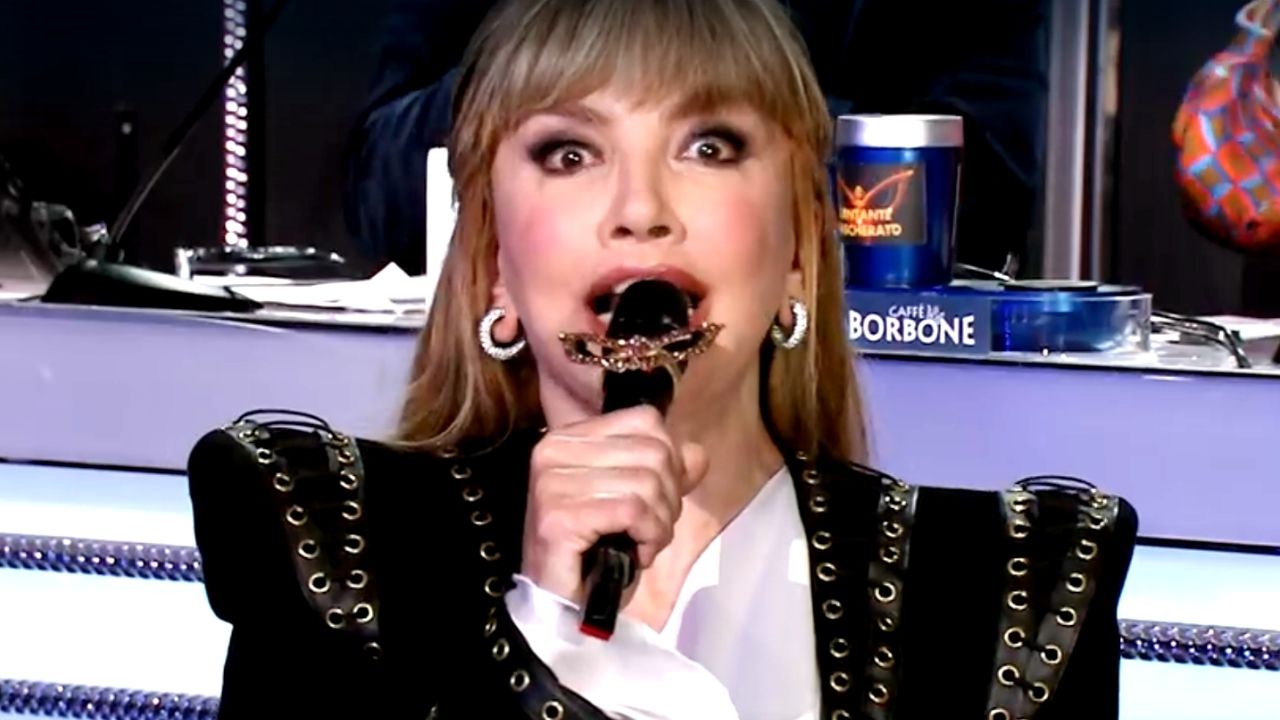 Milly Carlucci a Il Cantante Mascherato