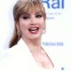 Milly Carlucci intervista cantante mascherato