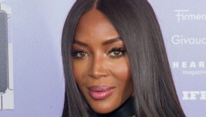 Naomi Campbell laureata: la Venere nera è dottoressa
