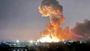 Gli adesivi col gruppo sanguigno sui vestiti dei bambini: l’emblema della guerra in Ucraina