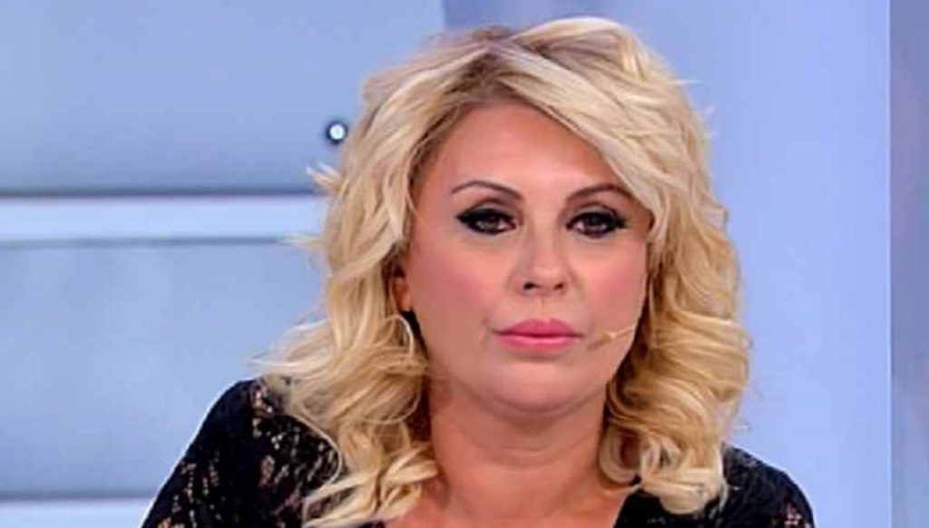 Uomini e Donne: la sorella di Gemma contro Tina Cipollari 42 Tina Cipollari Uomini e Donne