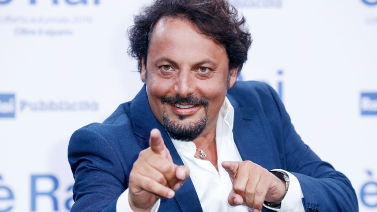 Enrico Brignano vittima di una truffa: vende la sua 500 ma nessuno lo paga 41 Enrico Brignano