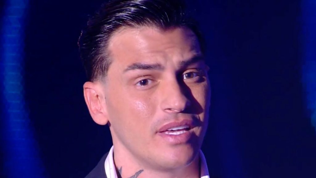 Nathaly Caldonazzo e Alessandro Basciano, resa dei conti in diretta: "Mi hai pugnalata" 42 Alessandro Basciano al GF Vip