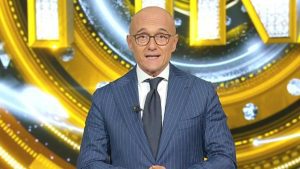 Alfonso Signorini torna sull’aborto: “Rivendico il mio diritto a dirmi contrario”