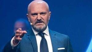 Pucci nel mirino delle critiche per le battute sui sardi