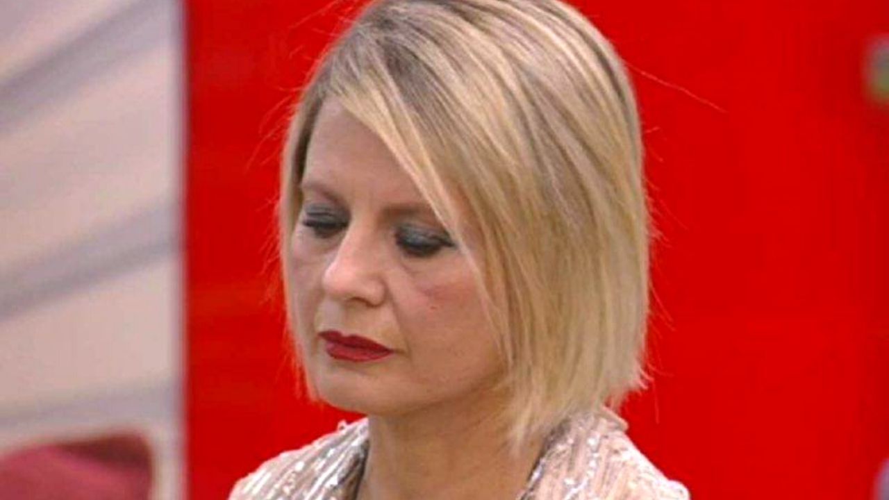 Antonella Elia costretta a saltare la Pupa e il Secchione? Il nome della possibile sostituta 41 Antonella Elia