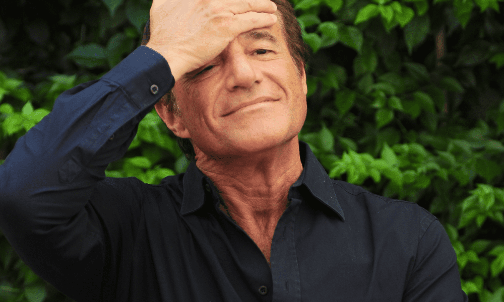 Christian De Sica, caos per la battuta sul vino abruzzese: la rabbia della Regione