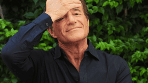 Christian De Sica, caos per la battuta sul vino abruzzese: la rabbia della Regione