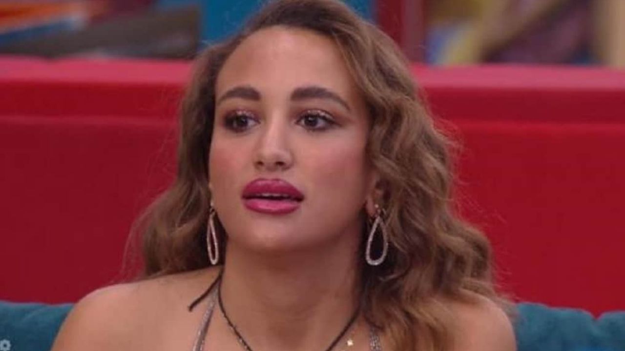 Clarissa Selassié si difende dalle accuse di Sophie: "Ho altro da fare che provarci con Alessandro" 41 Clarissa Selassié GF Vip