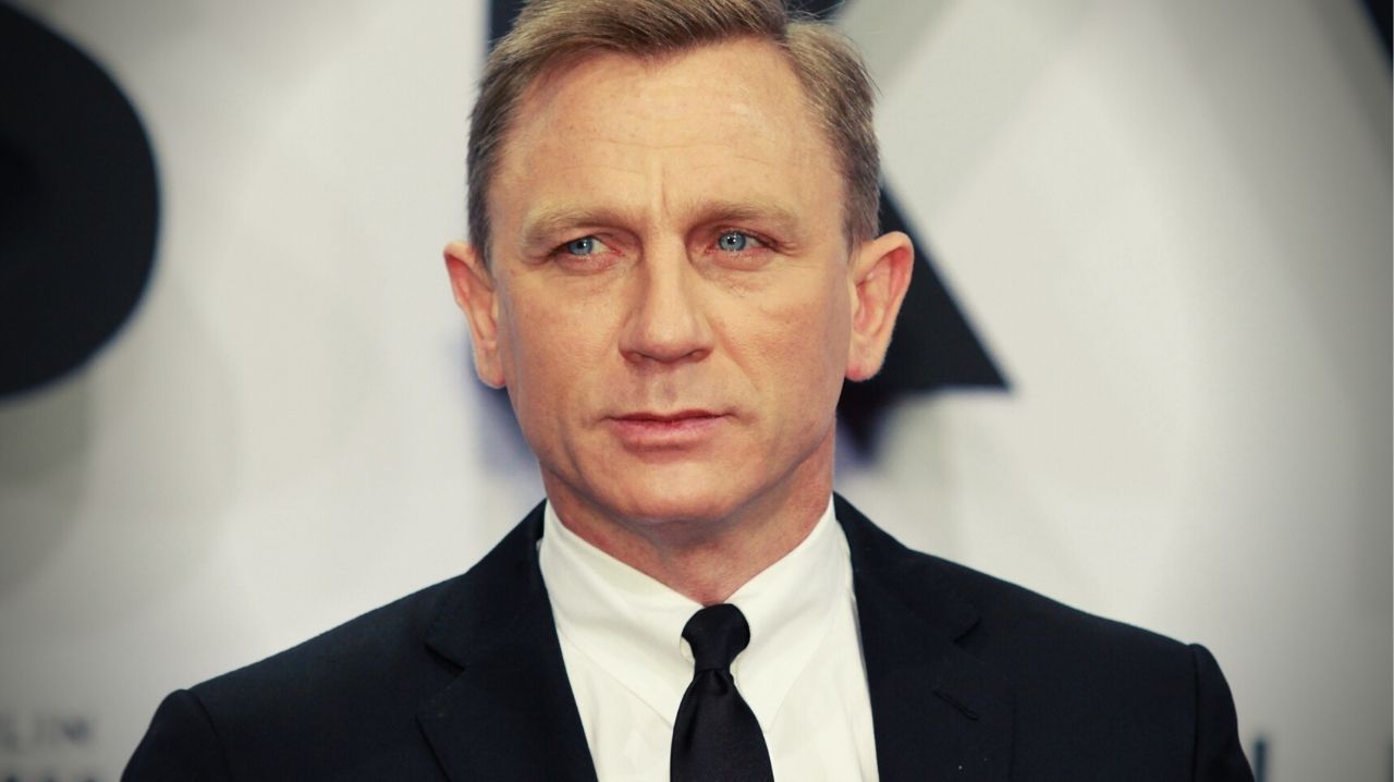 Daniel Craig 007 James Bond tomba lapide
