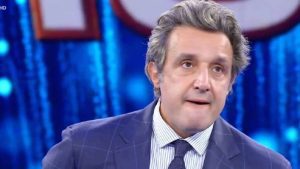 Flavio Insinna: il pericoloso spoiler sul cast dell’Isola dei Famosi 2022