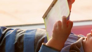 Donare per stampare libri per i bambini ucraini: l’iniziativa lanciata alla Fiera Internazionale del Libro per Ragazzi di Bologna