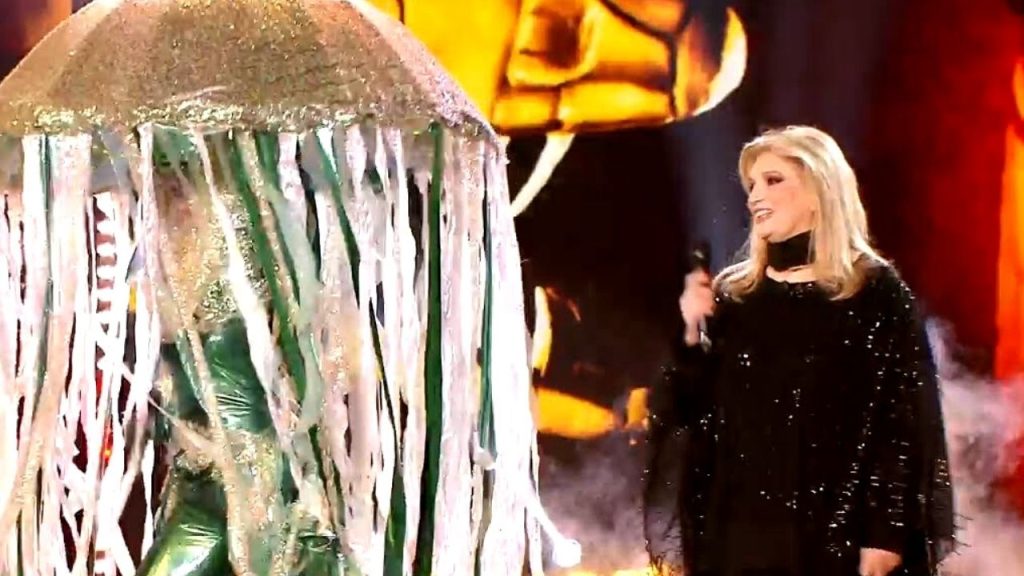 Chi c'è sotto Medusa al Cantante Mascherato? Lo "spoiler" di Iva Zanicchi 42 Medusa Cantante Mascherato