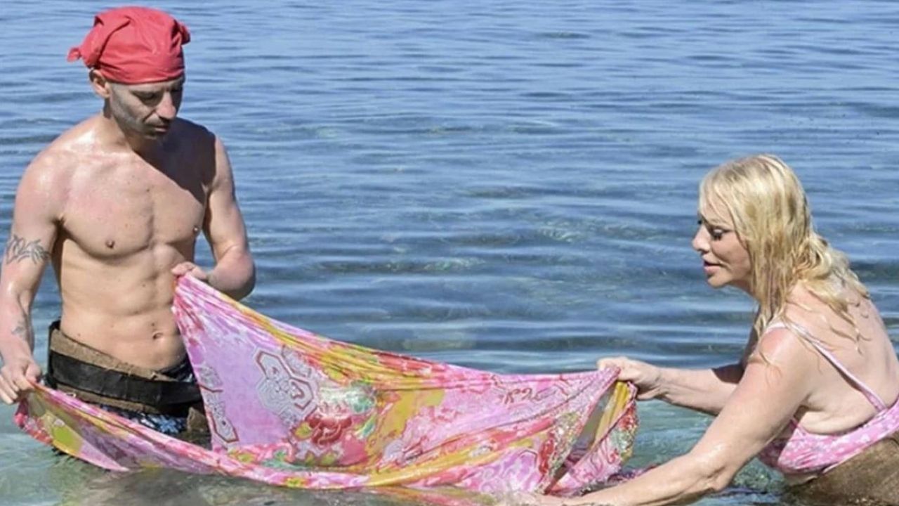 Marco Melandri a caccia di pesci: l'avventura con Ilona Staller 41 Melandri Staller Isola dei Famosi