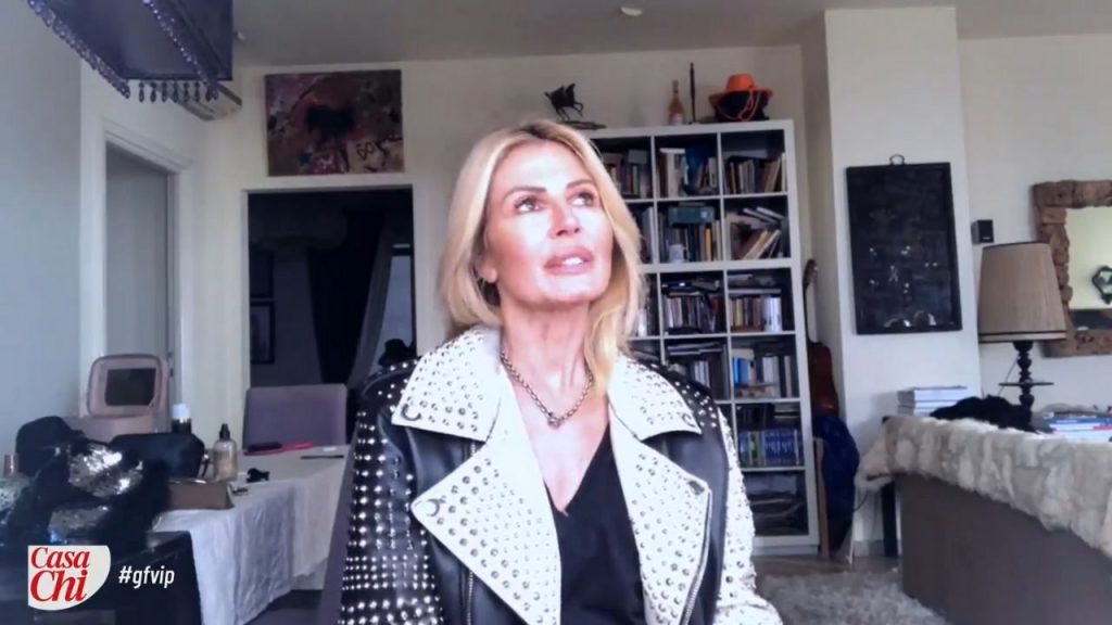"Manco gli zingari": Nathaly Caldonazzo spiega le sue parole al GF Vip 42 Nathaly Caldonazzo Casa Chi GF Vip
