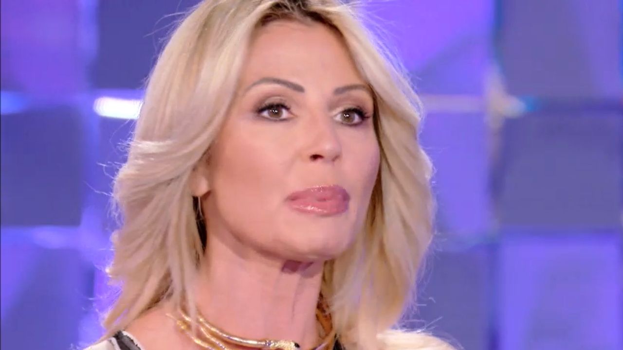 Nathaly Caldonazzo sull'amico morto durante il GF: "Non me l'hanno detto quando è successo" 41 Nathaly Caldonazzo Verissimo