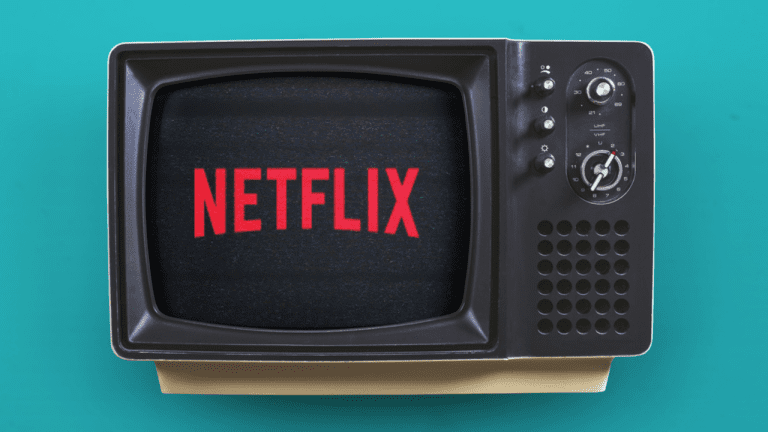 Un televisore con logo di Netflix
