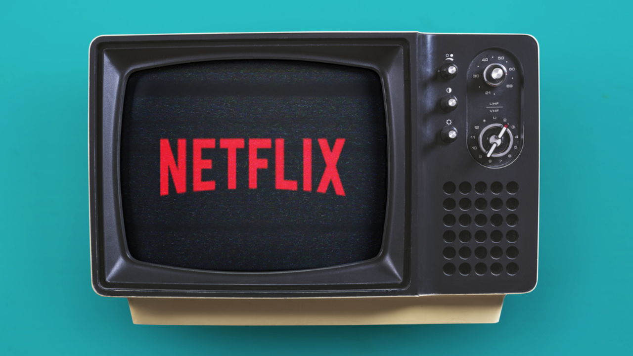 Un televisore con logo di Netflix