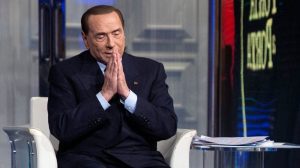 Daniela Collu augura la morte a Berlusconi poi cancella il tweet: scoppia il caso