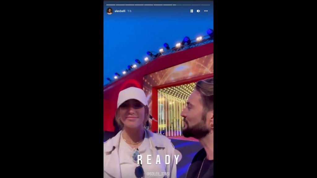 Alex Belli e Soleil Sorge fuori dalla porta del GF Vip: "Fateci entrare" 42 Soleil Sorge e Alex Belli al GF VIP