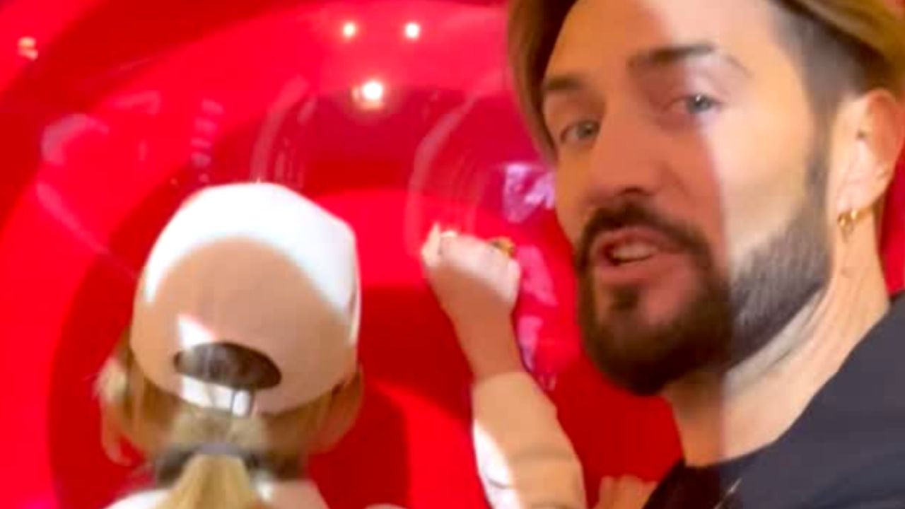 Alex Belli e Soleil Sorge fuori dalla porta del GF Vip: "Fateci entrare" 41 Soleil Sorge e Alex Belli al GF VIP