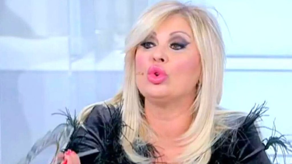 Ida Platano abbandona lo studio dopo l'attacco di Tina Cipollari a Uomini e Donne 42 tina cipollari uomini e donne