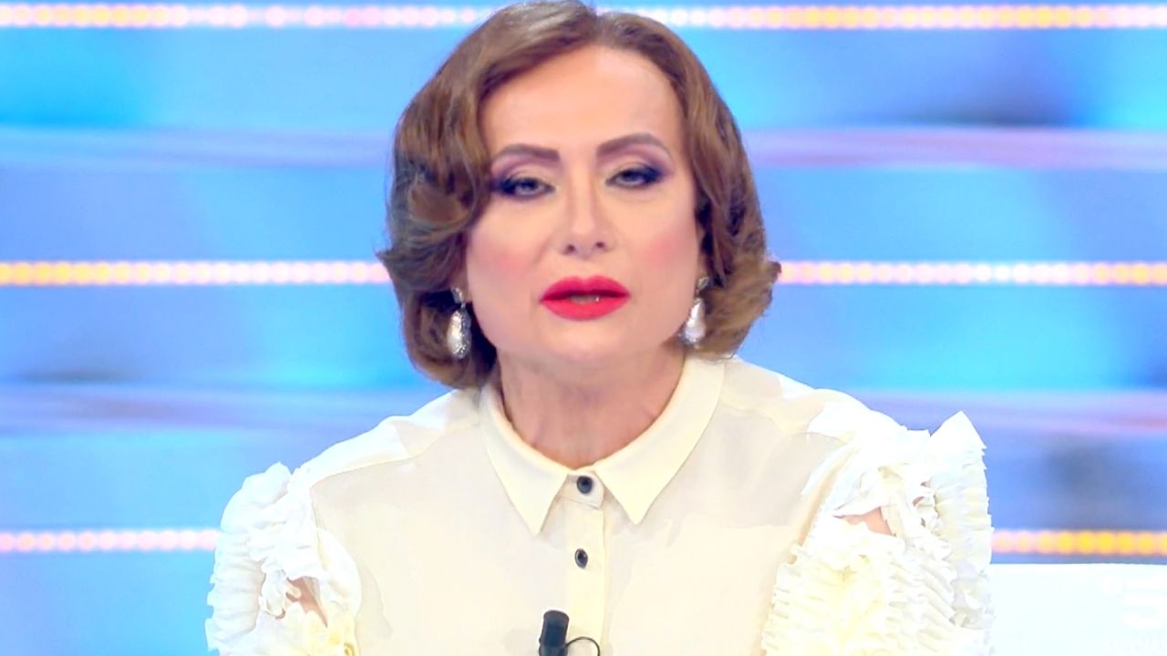 Vladimir Luxuria è "la donna del brodo Star": l'ironia travolge l'Isola 41 Vladimir Luxuria Isola dei Famosi