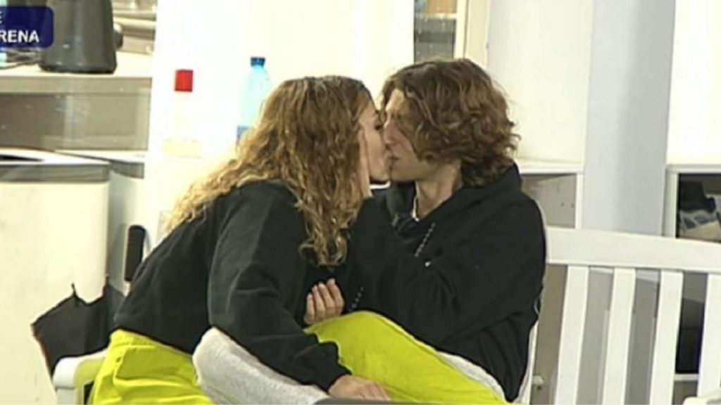 Albe a Serena: "Voglio sposarmi e avere dei figli", la sua reazione 43 albe serena