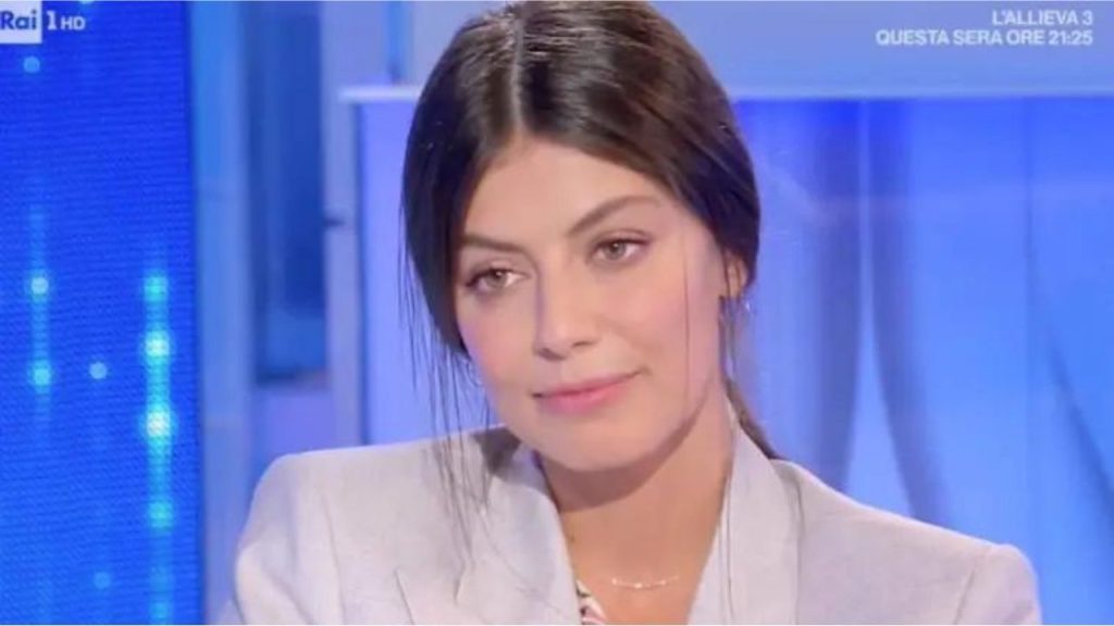 Alessandra Mastronardi: "É finita con Ross McCall", e la vita all'estero 42 alessandra mastronardi