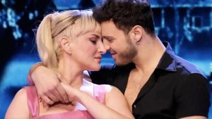Arisa e Vito Coppola verso la convivenza: l’indiscrezione