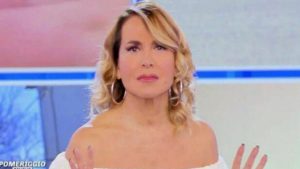 Barbara d’Urso, vacanze rovinate: la politica causa il richiamo