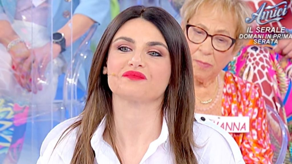 Uomini e Donne | Riccardo e Ida, qualcosa non torna: Tina esplode e in studio scendono lacrime 44 Gloria di Uomini e Donne