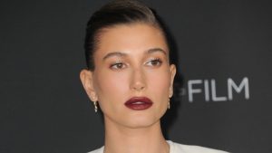 Hailey Bieber sull’ictus: “Il lato destro della faccia era bloccato”