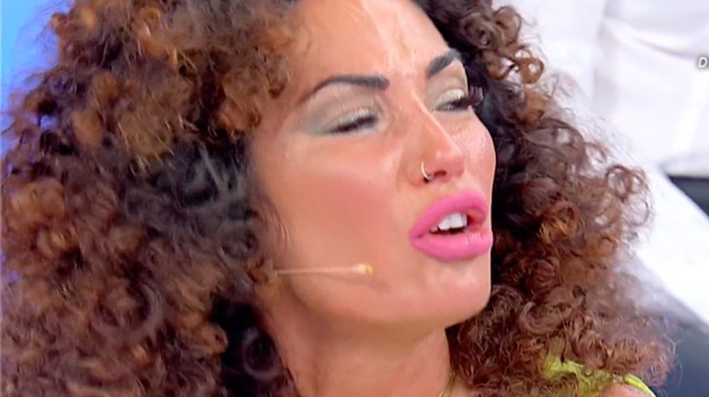 Uomini e Donne | Riccardo e Ida, qualcosa non torna: Tina esplode e in studio scendono lacrime 46 Ida Platano