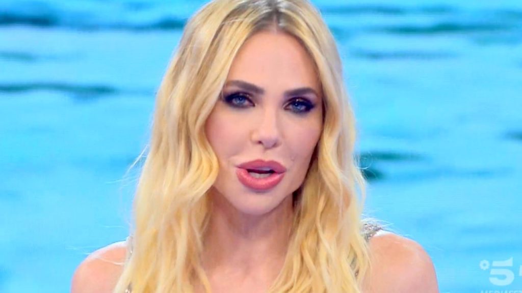 Ilary Blasi all'Isola dei Famosi
