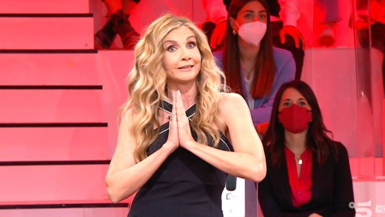 Lorella Cuccarini contro Zerbi ad Amici di MAria DE Filippi