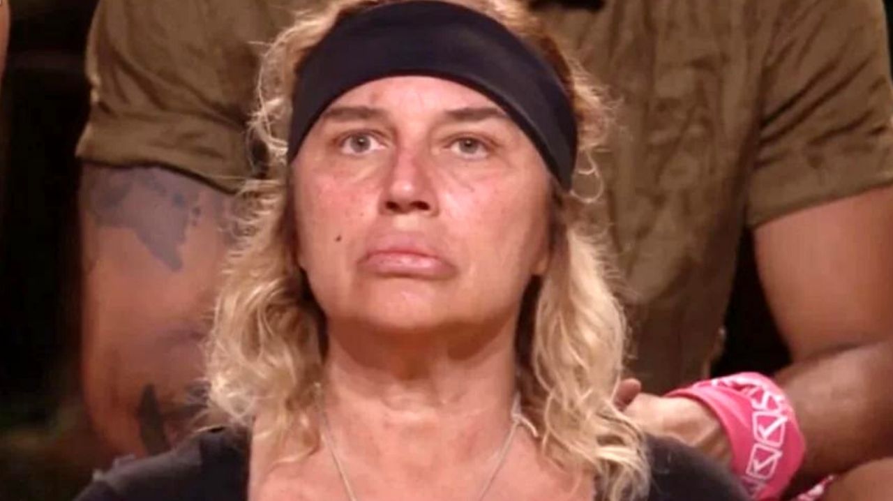 Lory Del Santo attaccata dalla suocera: "Lo fa sembrare un..." 41 Lory Del Santo Isola dei Famosi